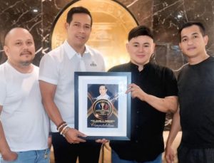 BEST MAGAZINE PUBLISHER RICHARD HIÑOLA PAYS COURTESY CALL ON BULACAN GOVERNOR DANIEL FERNANDO