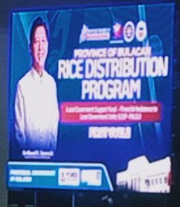 Gov. Fernando Emphasizes Strong Filipino Families; Vice Gov. Castro Draws Cheers in Bulacan Aid Distribution